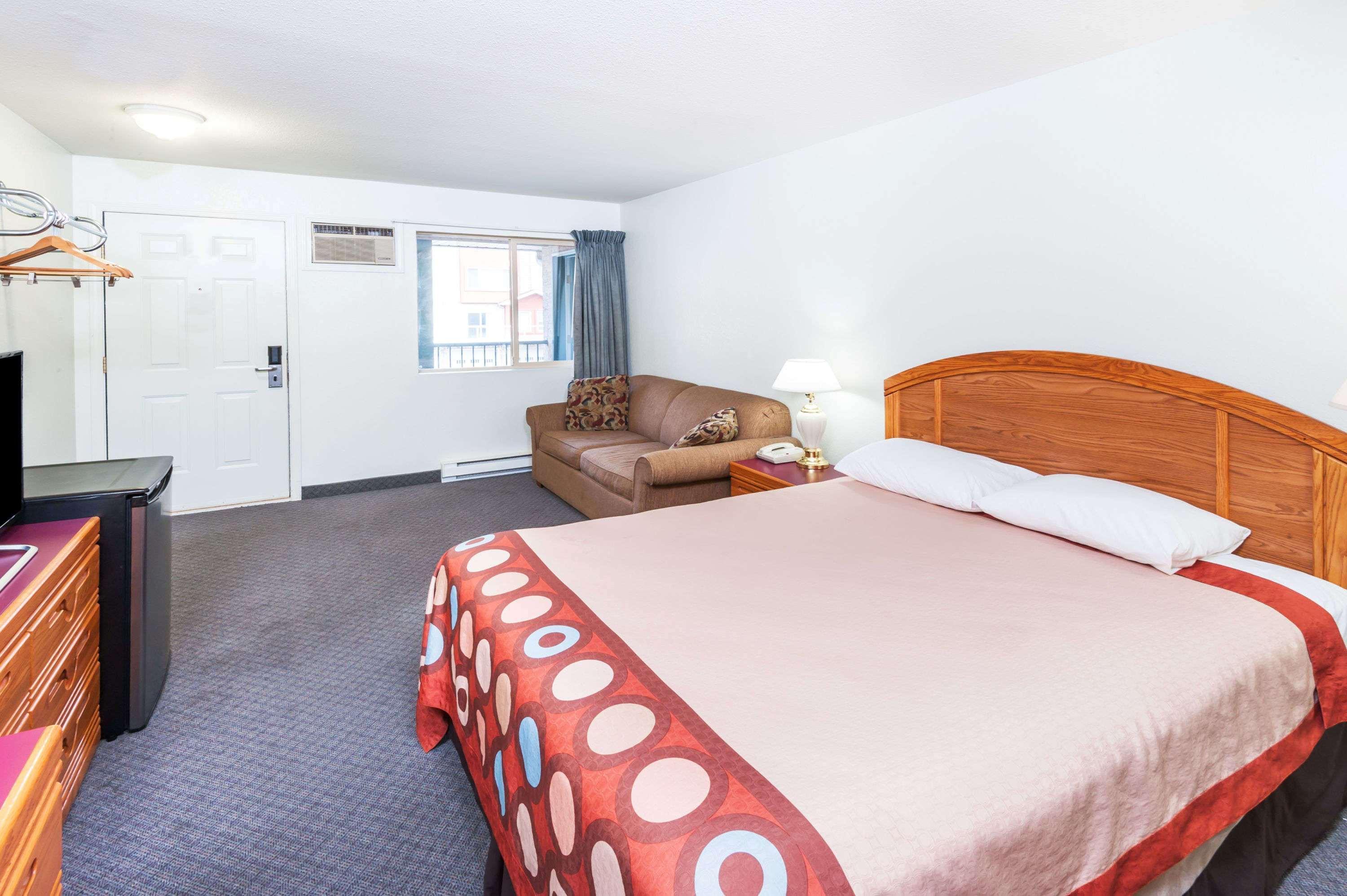Super 8 By Wyndham Sicamous Exterior foto