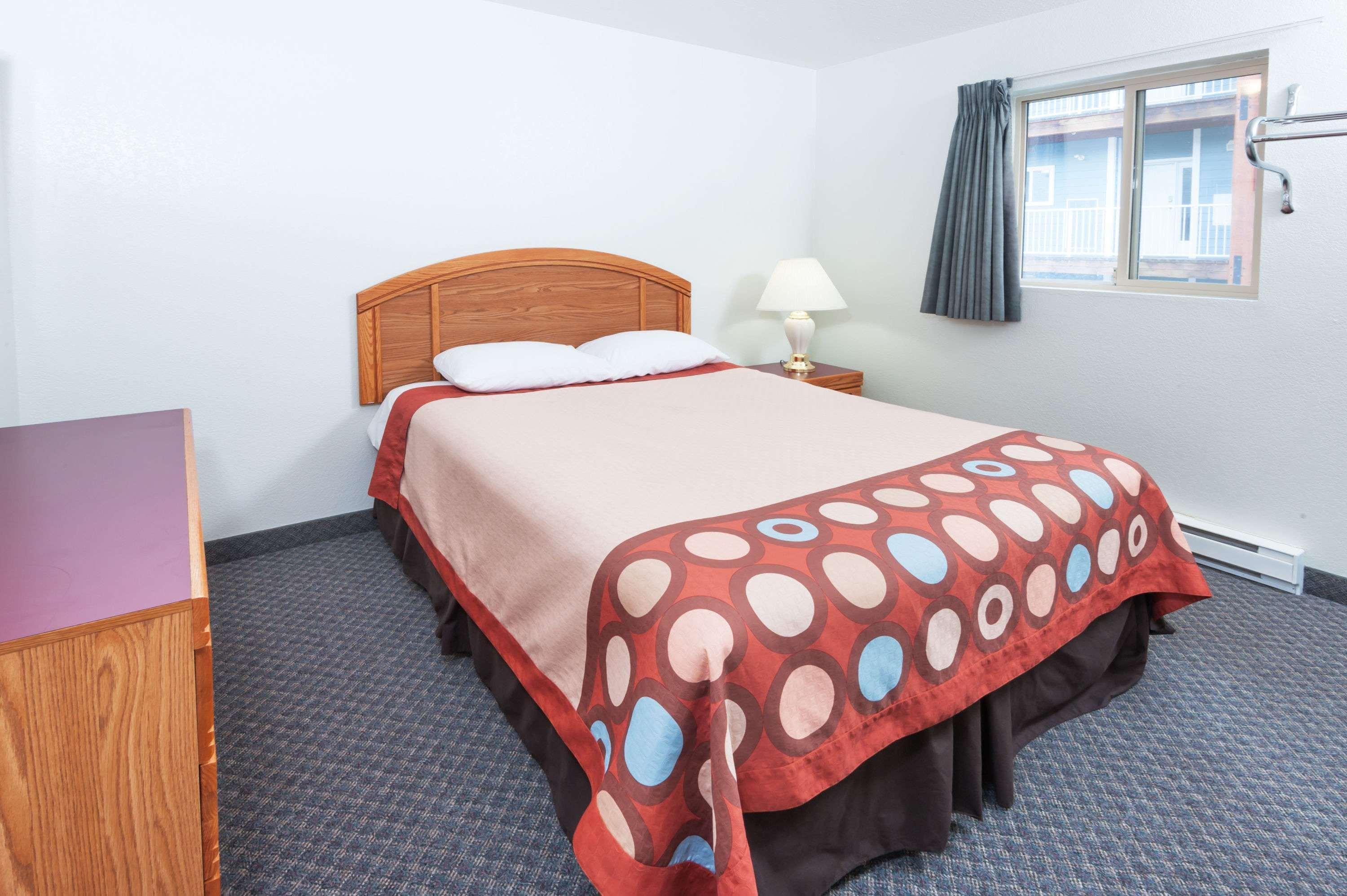 Super 8 By Wyndham Sicamous Exterior foto