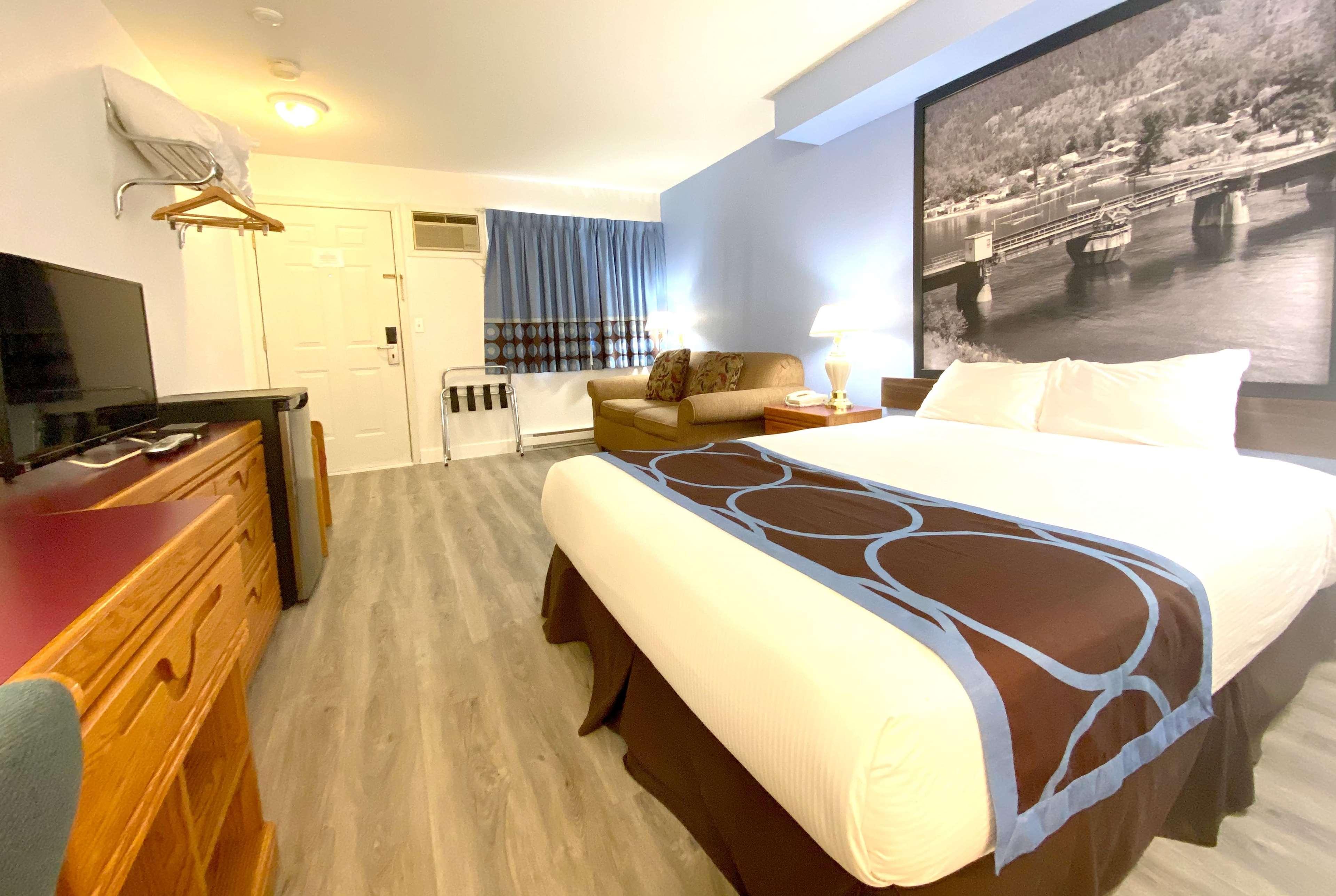 Super 8 By Wyndham Sicamous Exterior foto