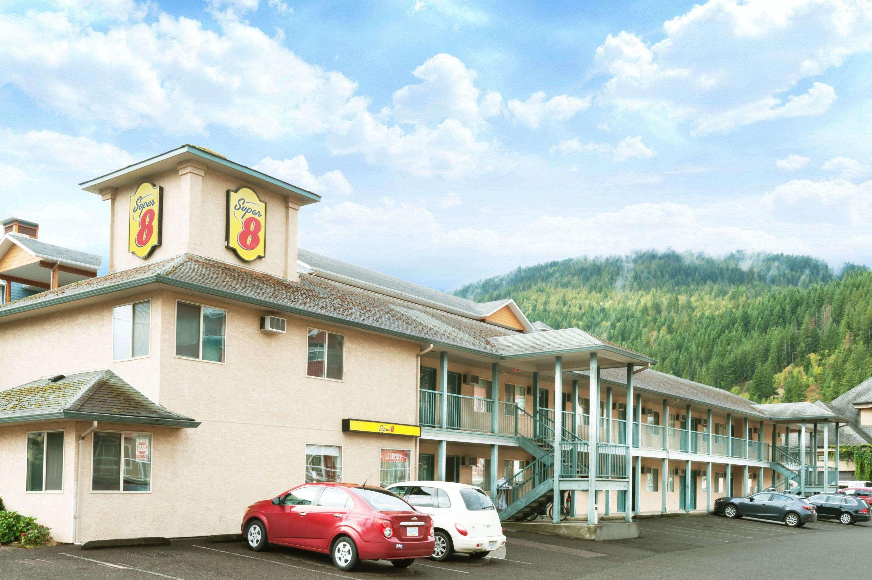 Super 8 By Wyndham Sicamous Exterior foto