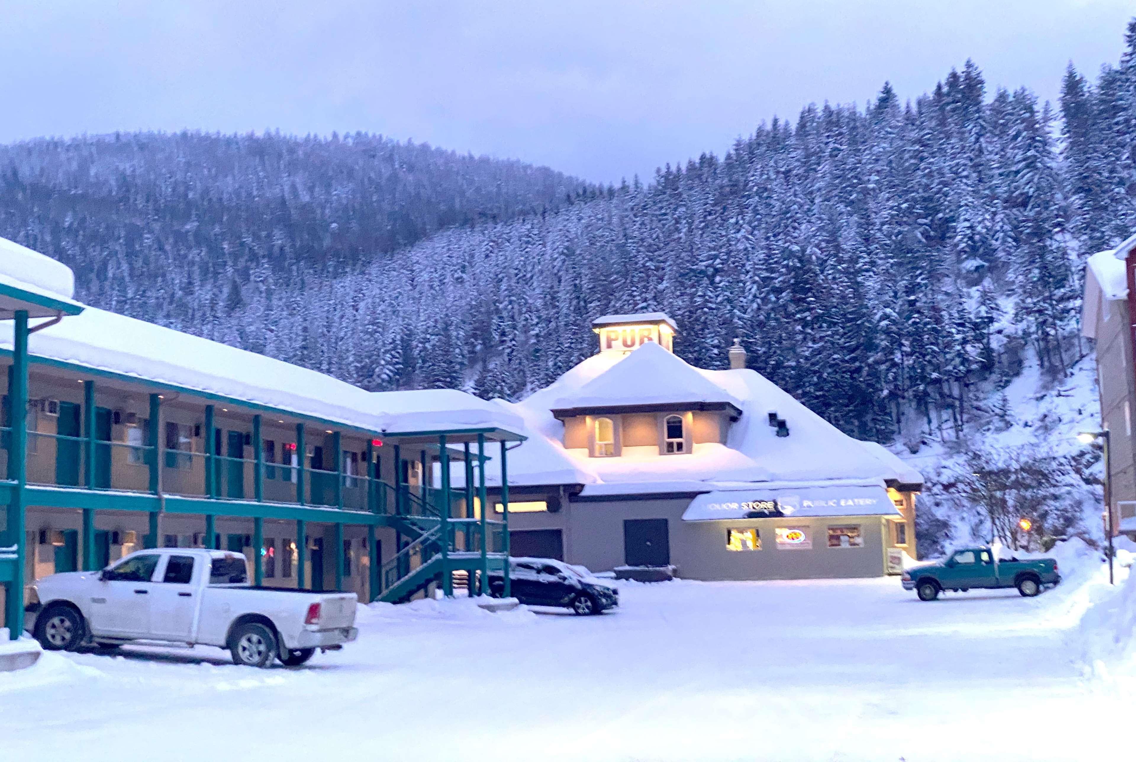 Super 8 By Wyndham Sicamous Exterior foto