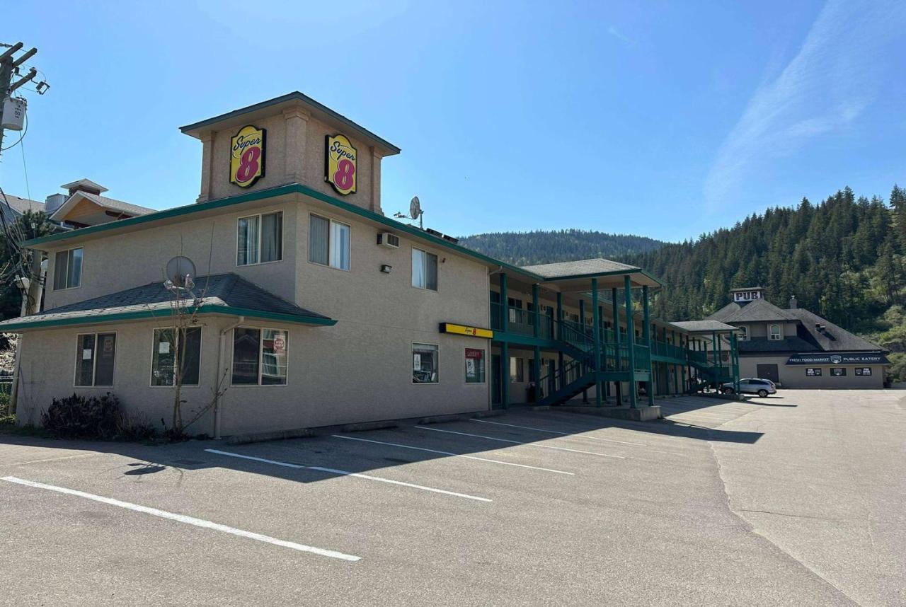 Super 8 By Wyndham Sicamous Exterior foto