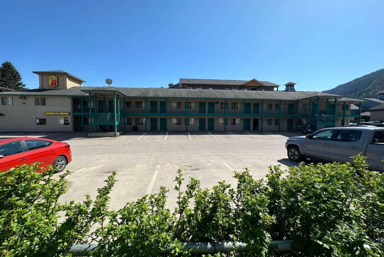 Super 8 By Wyndham Sicamous Exterior foto