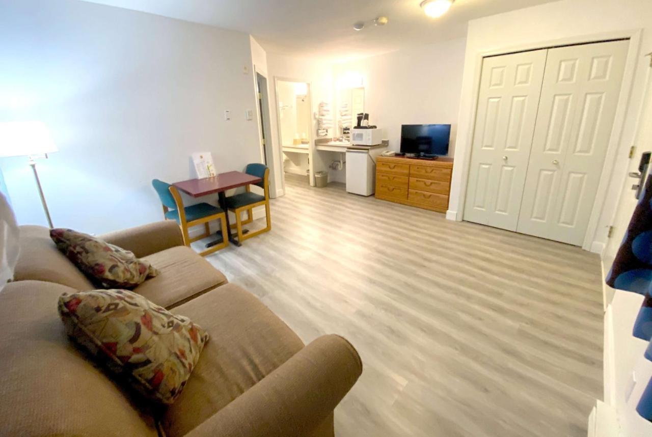 Super 8 By Wyndham Sicamous Exterior foto