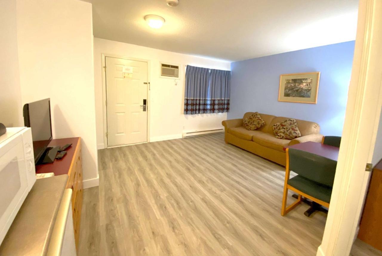 Super 8 By Wyndham Sicamous Exterior foto