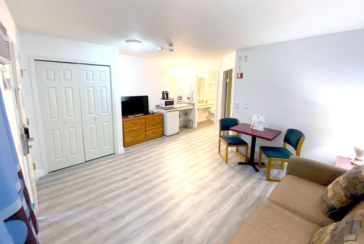 Super 8 By Wyndham Sicamous Exterior foto