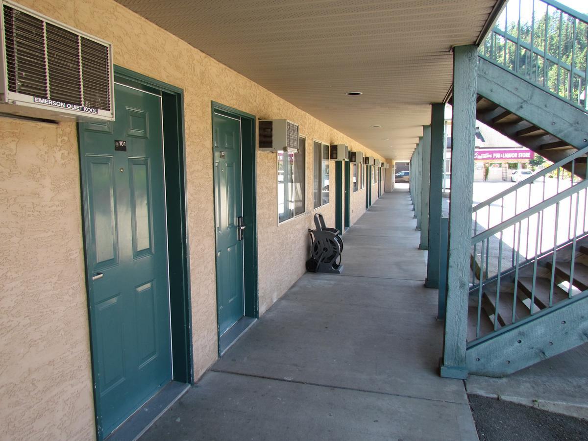 Super 8 By Wyndham Sicamous Exterior foto