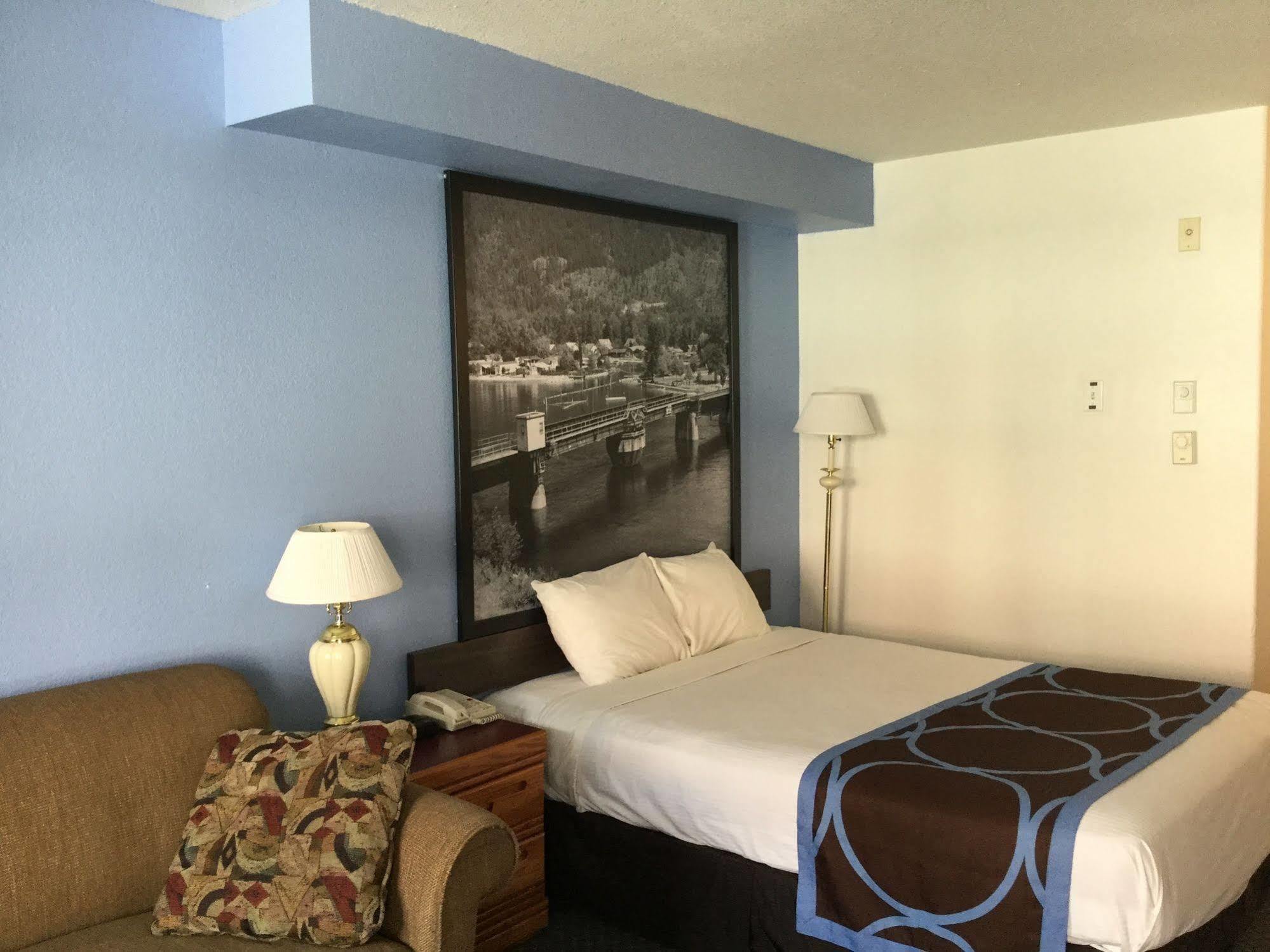 Super 8 By Wyndham Sicamous Exterior foto