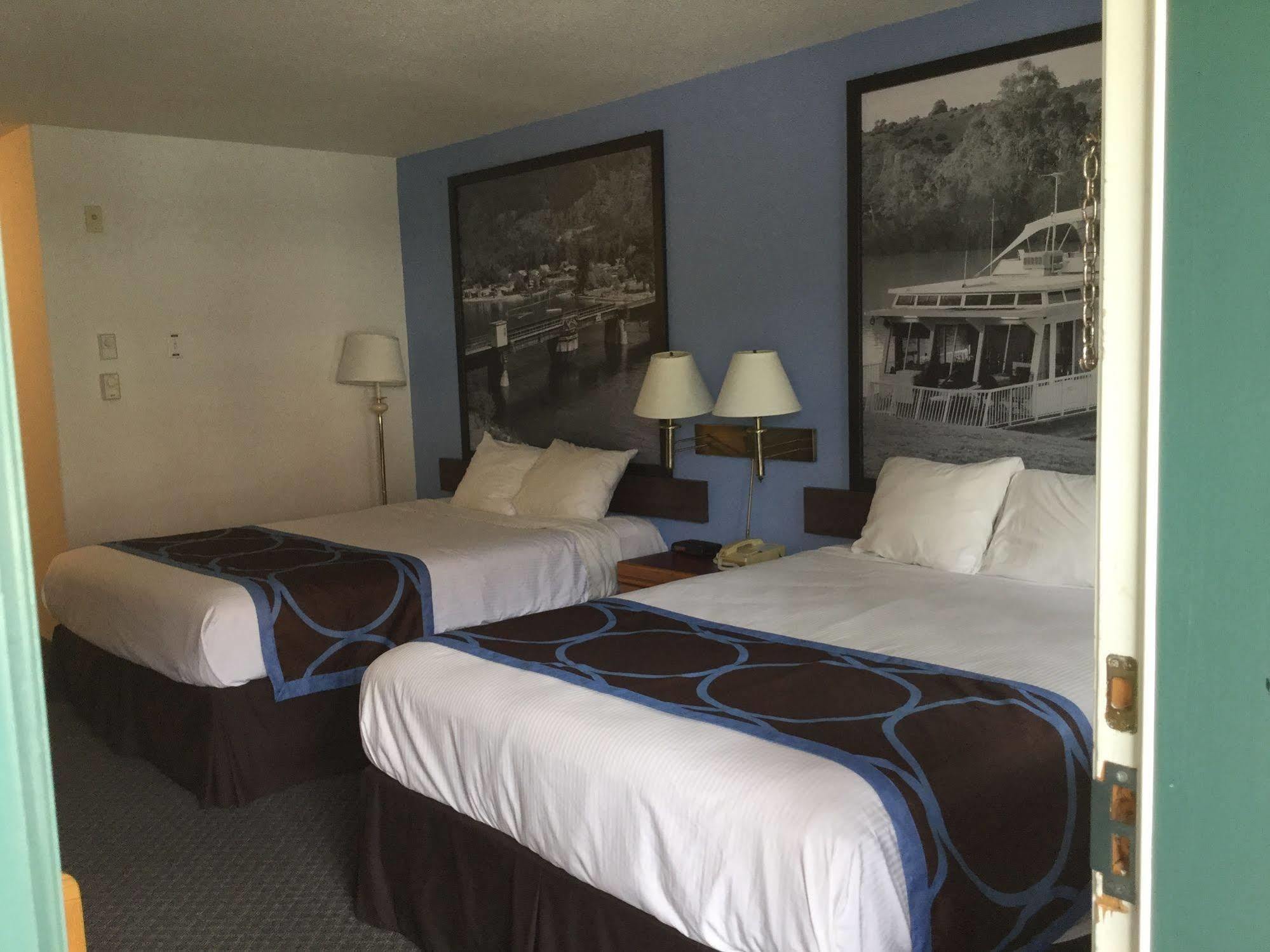 Super 8 By Wyndham Sicamous Exterior foto