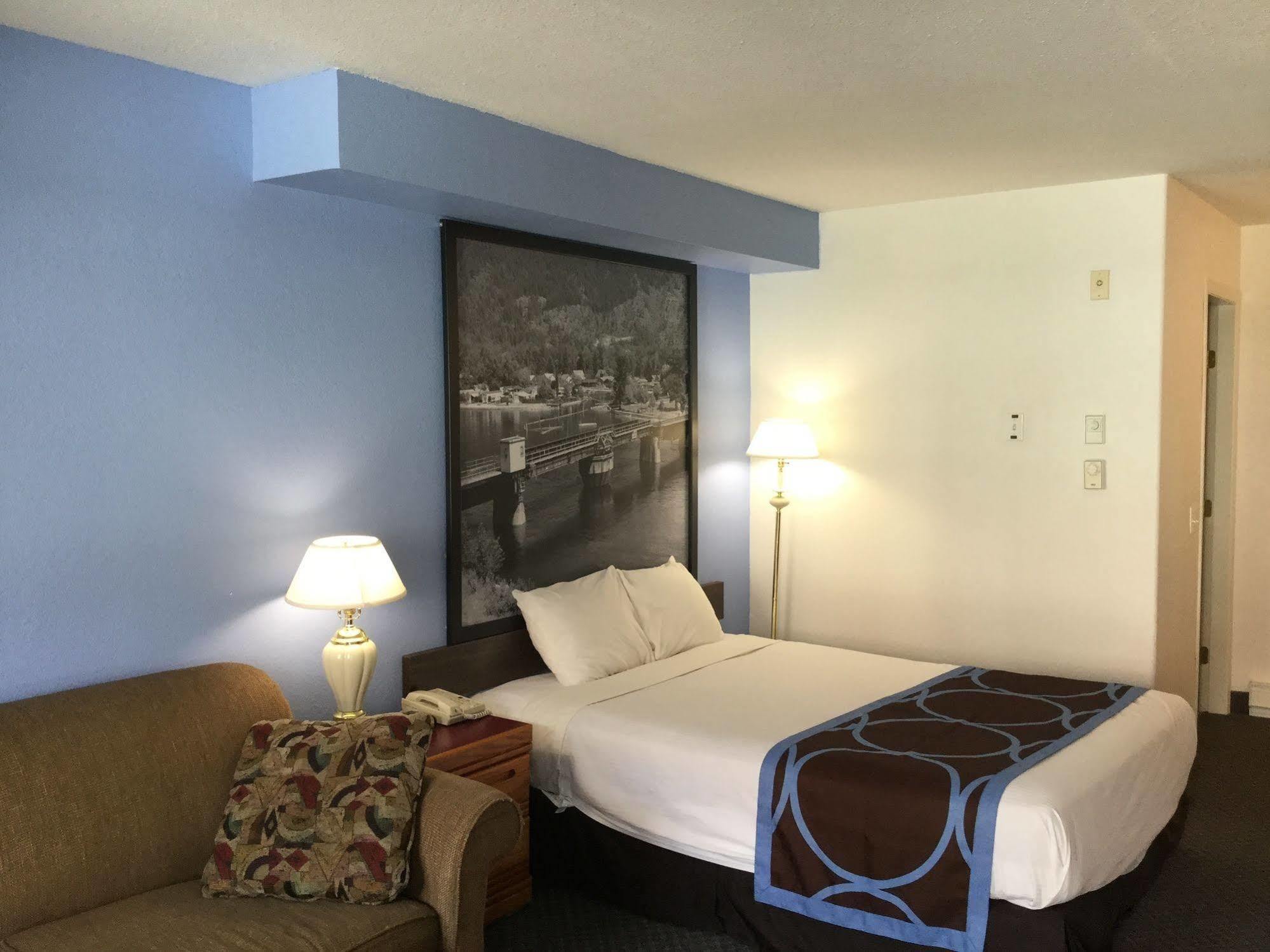 Super 8 By Wyndham Sicamous Exterior foto