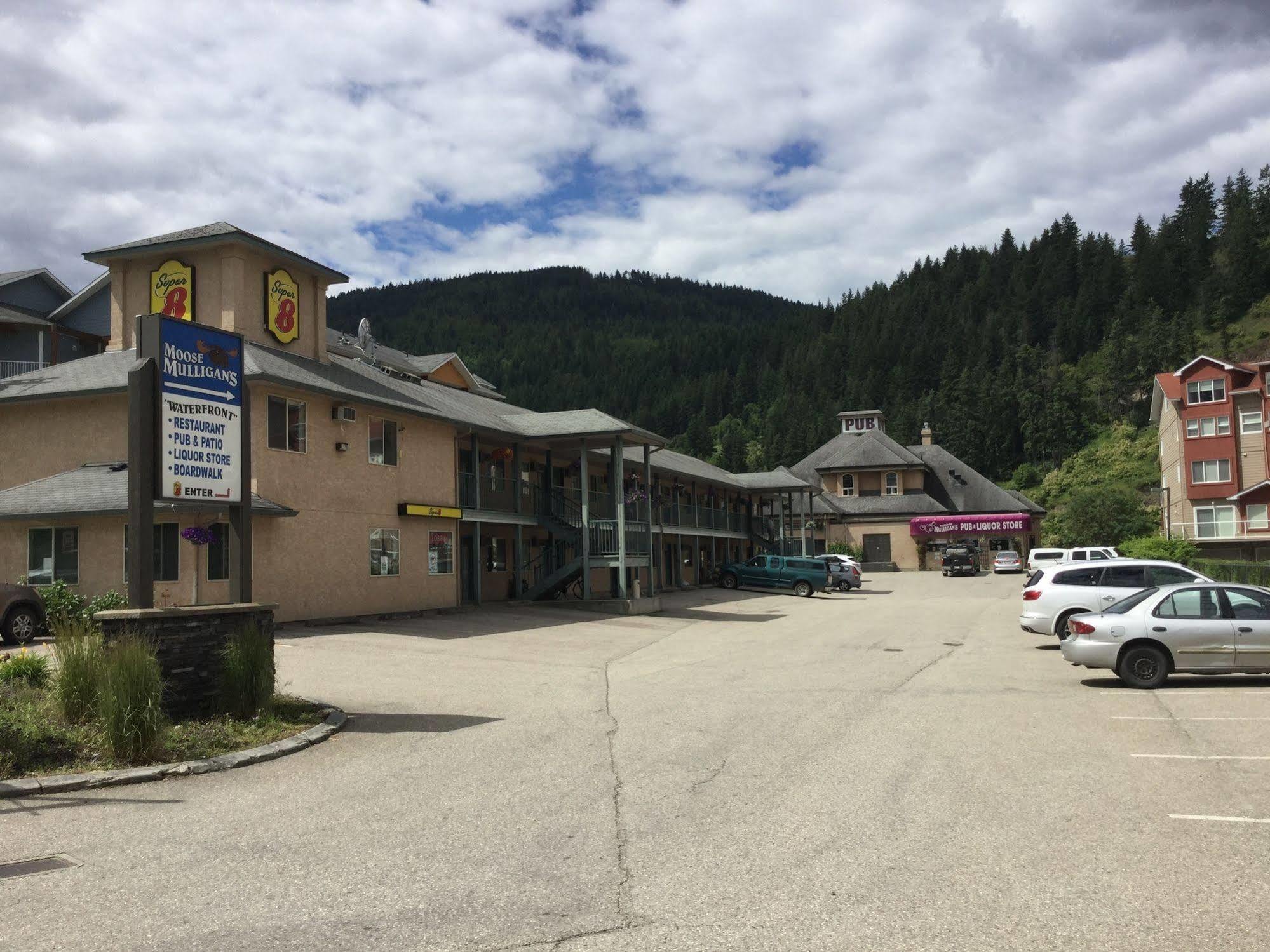 Super 8 By Wyndham Sicamous Exterior foto