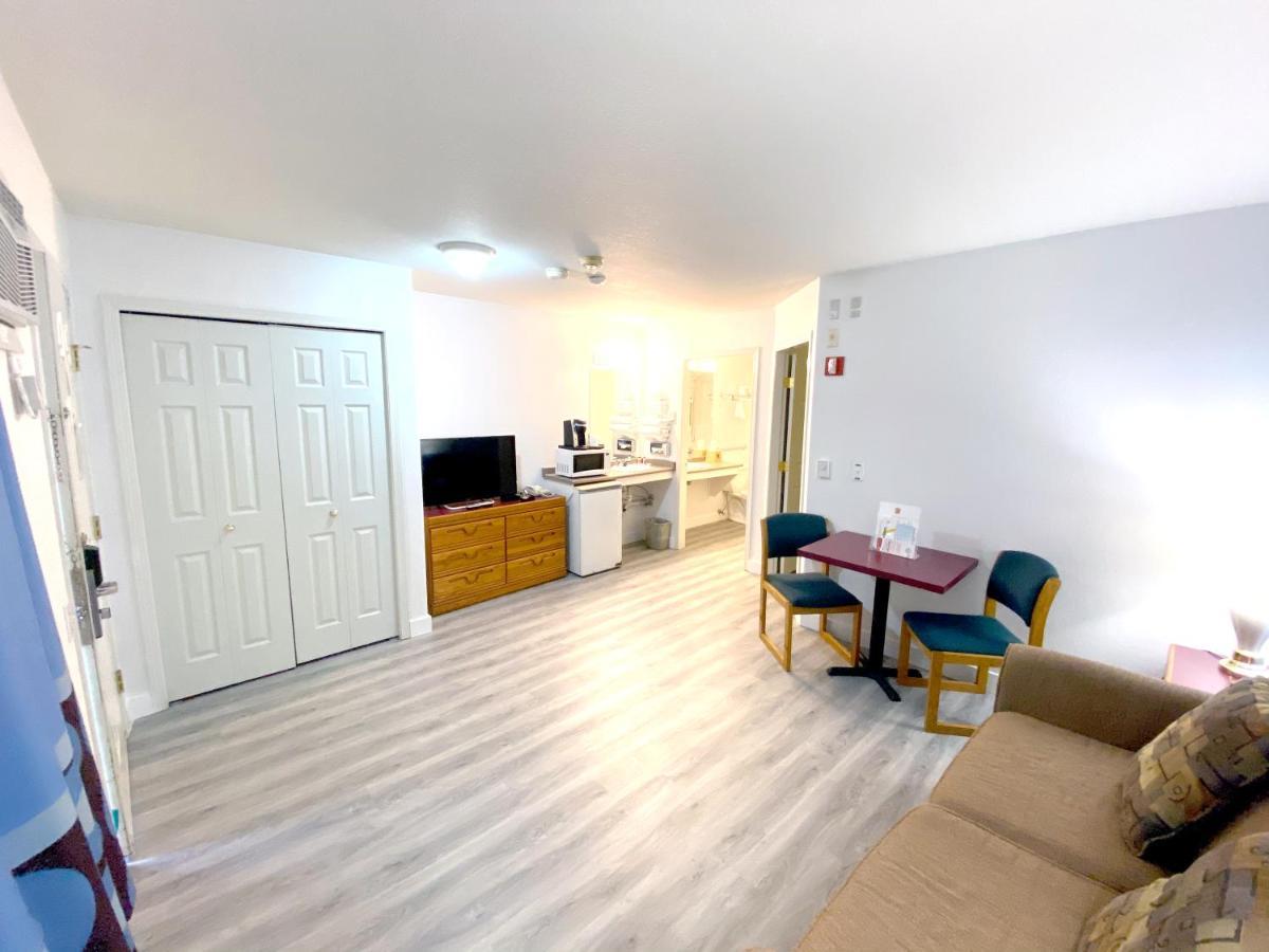 Super 8 By Wyndham Sicamous Exterior foto